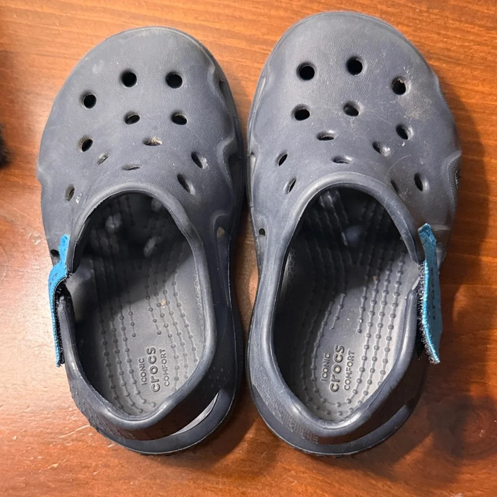 CROCS Kids' Dark Blue Sandals Size 7 2/$20